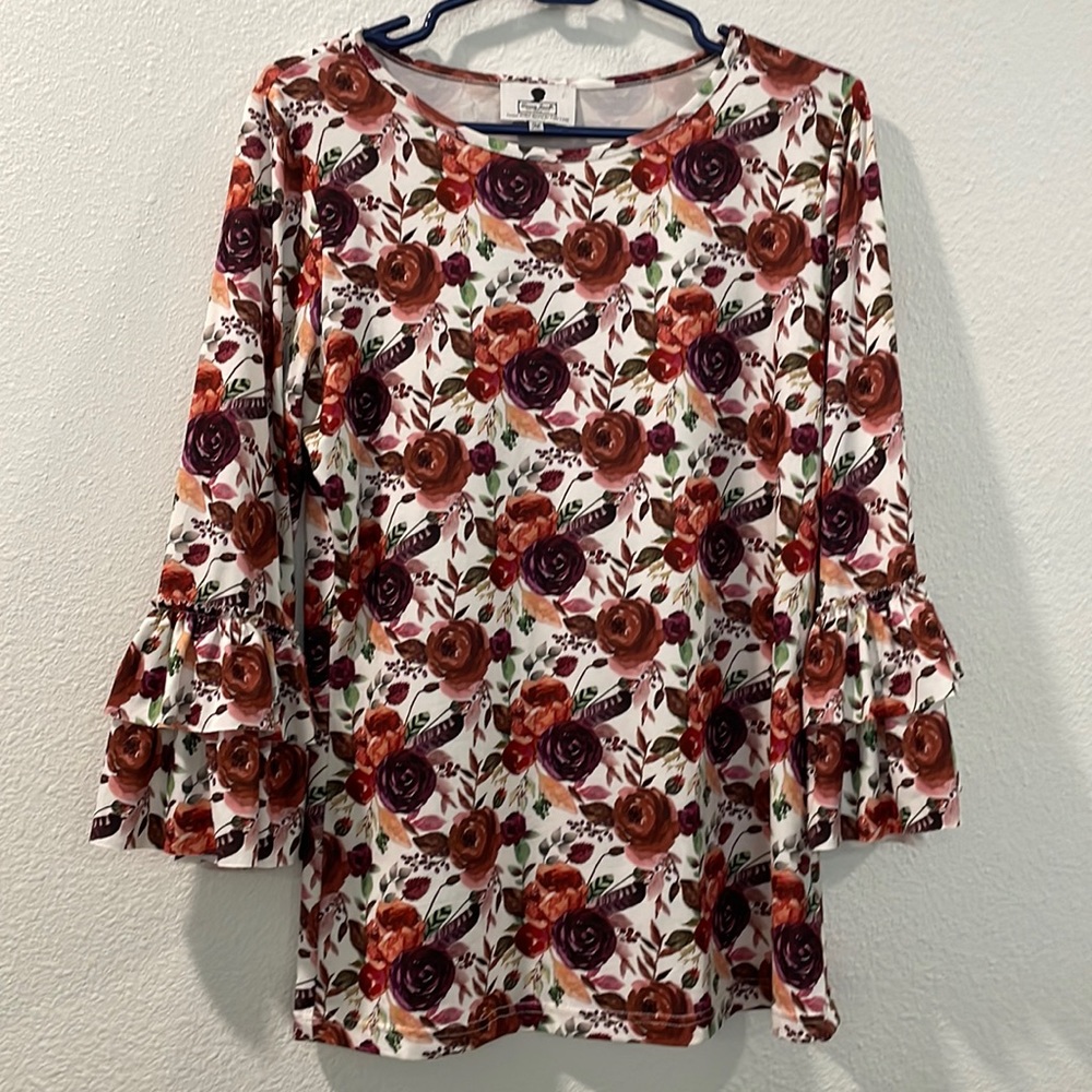Dainty Jewells shirt size Med. Ruffled sleeves and perfect for Fall NWOT